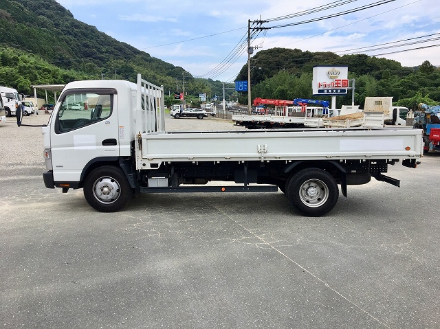 三菱ふそうキャンター平ボディ小型（2t・3t）[写真05]