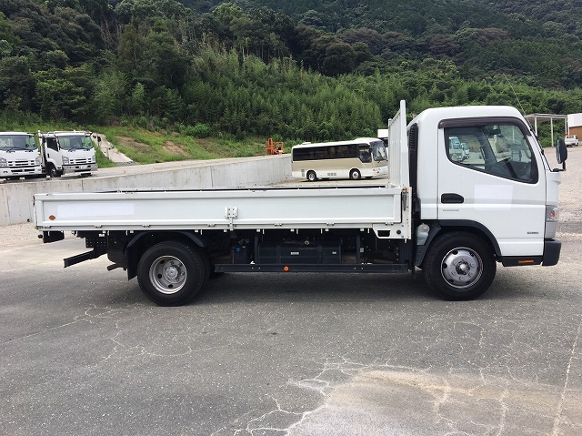 三菱ふそうキャンター平ボディ小型（2t・3t）[写真07]