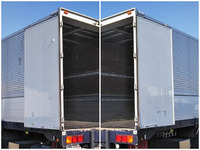 UDトラックスクオンアルミウイング大型（10t）[写真13]