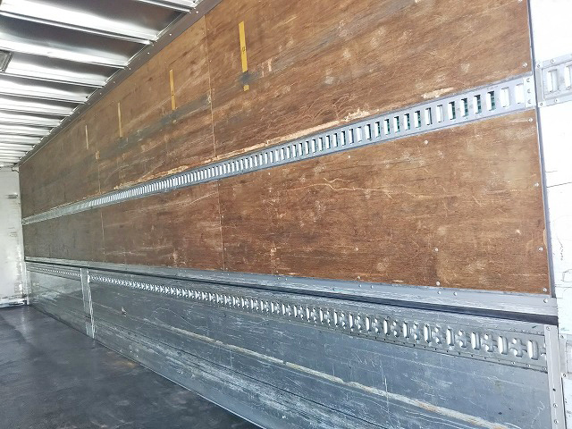 UDトラックスクオンアルミウイング大型（10t）[写真17]