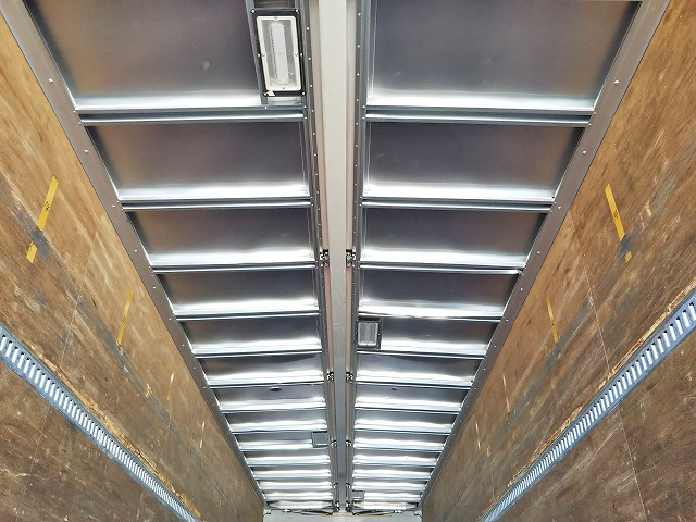 UDトラックスクオンアルミウイング大型（10t）[写真18]