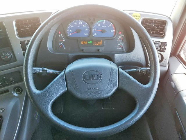 UDトラックスクオンアルミウイング大型（10t）[写真34]