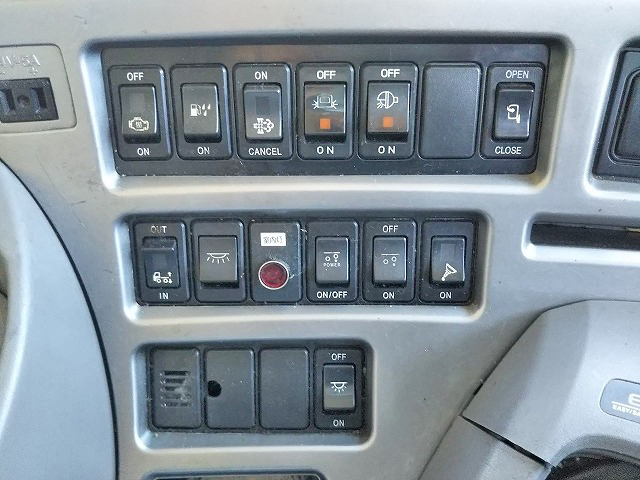 UDトラックスクオンアルミウイング大型（10t）[写真36]