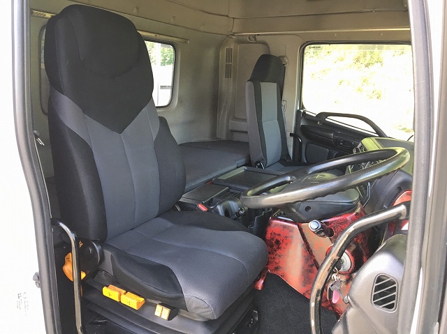 日野プロフィアトレーラーヘッド（トラクターヘッド）大型（10t）[写真28]