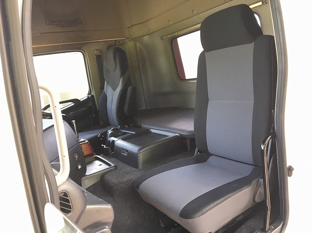 日野プロフィアトレーラーヘッド（トラクターヘッド）大型（10t）[写真30]