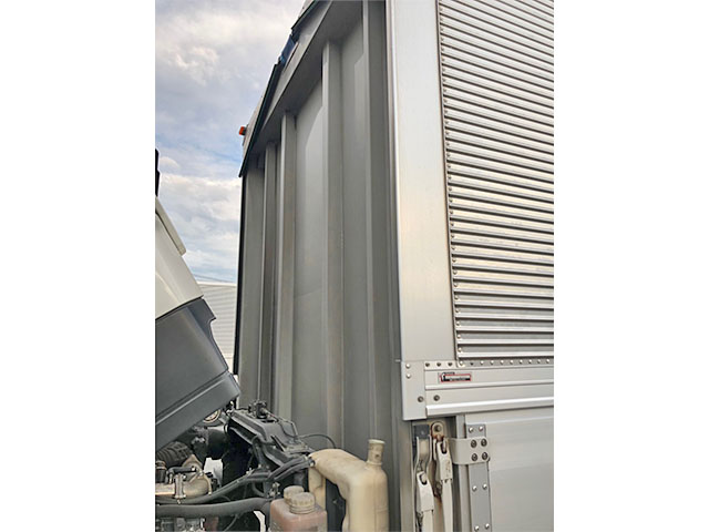 いすゞギガアルミウイング大型（10t）[写真15]