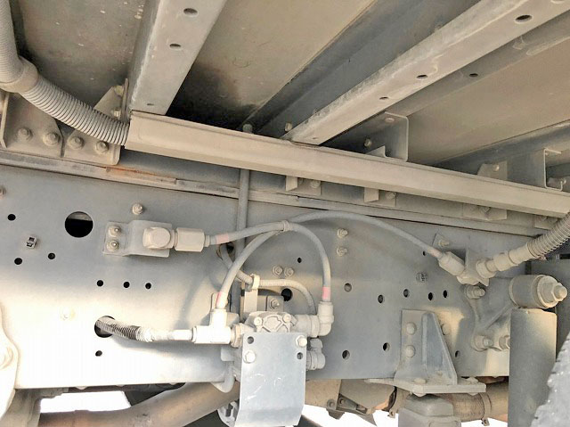 いすゞギガアルミウイング大型（10t）[写真16]