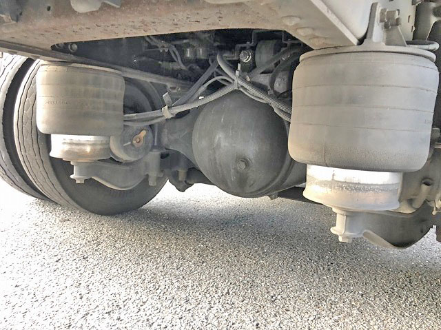 いすゞギガアルミウイング大型（10t）[写真21]