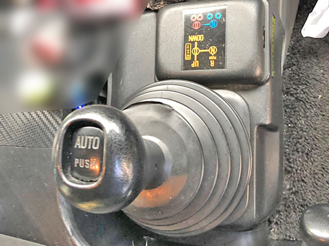 いすゞギガアルミウイング大型（10t）[写真30]