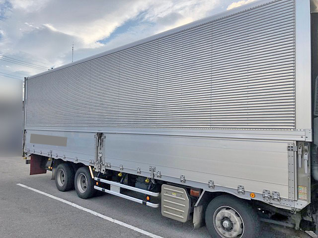 いすゞギガアルミウイング大型（10t）[写真06]