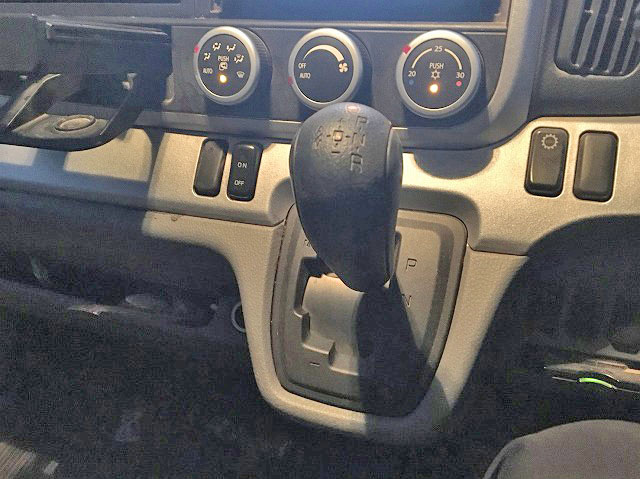 三菱ふそうキャンター平ボディ小型（2t・3t）[写真17]