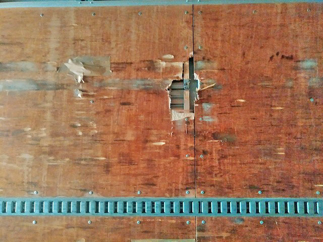 日野レンジャーアルミウイング中型（4t）[写真15]