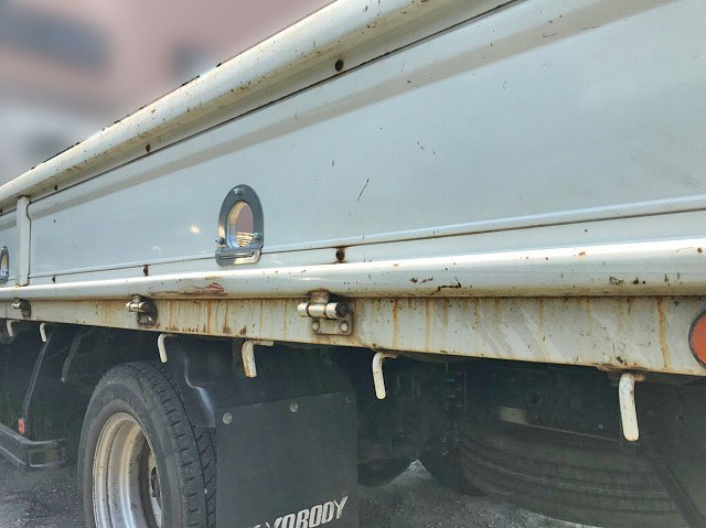 三菱ふそうキャンター平ボディ小型（2t・3t）[写真06]