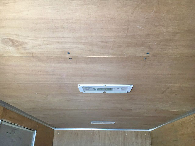 三菱ふそうキャンターアルミバン小型（2t・3t）[写真11]