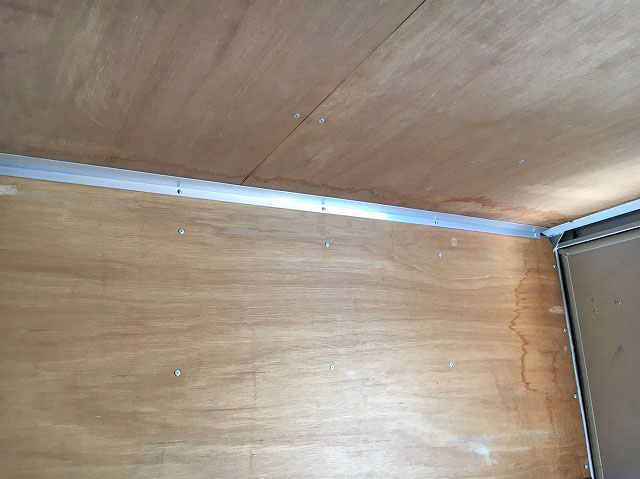 三菱ふそうキャンターアルミバン小型（2t・3t）[写真12]