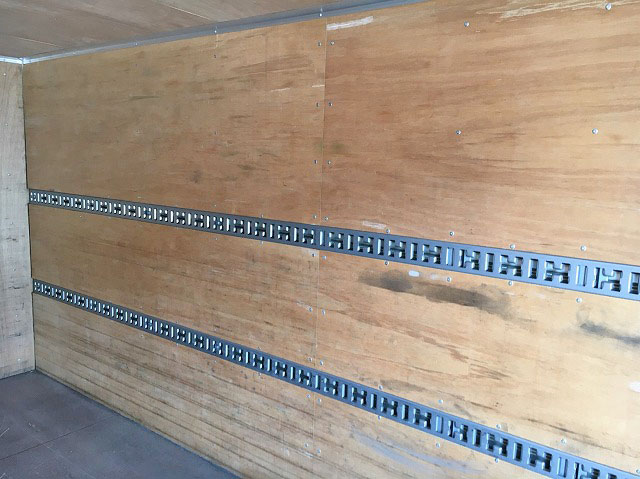 三菱ふそうキャンターアルミバン小型（2t・3t）[写真09]