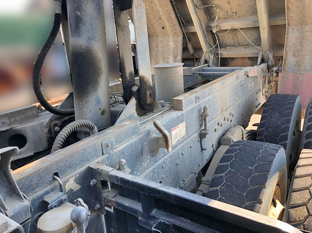 三菱ふそうスーパーグレートダンプ大型（10t）[写真12]