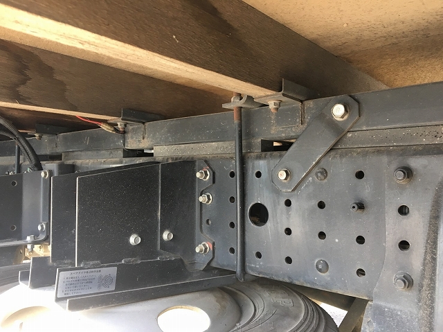 三菱ふそうキャンター平ボディ小型（2t・3t）[写真13]