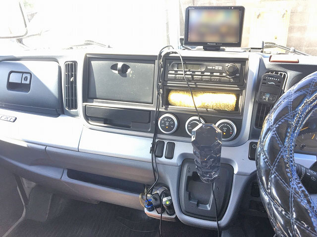 三菱ふそうキャンター平ボディ小型（2t・3t）[写真23]