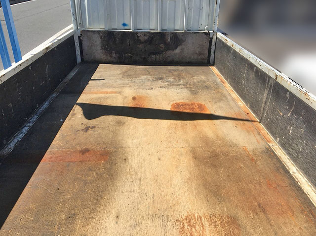 三菱ふそうキャンター平ボディ小型（2t・3t）[写真07]