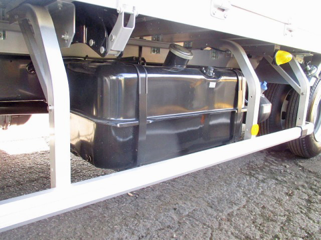 三菱ふそうファイターアルミウイング中型（4t）[写真09]