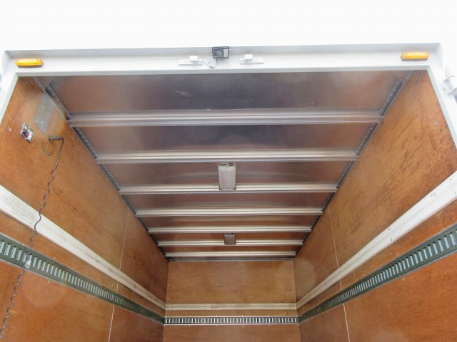 いすゞエルフアルミバン小型（2t・3t）[写真10]
