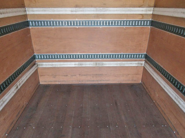 いすゞエルフアルミバン小型（2t・3t）[写真12]