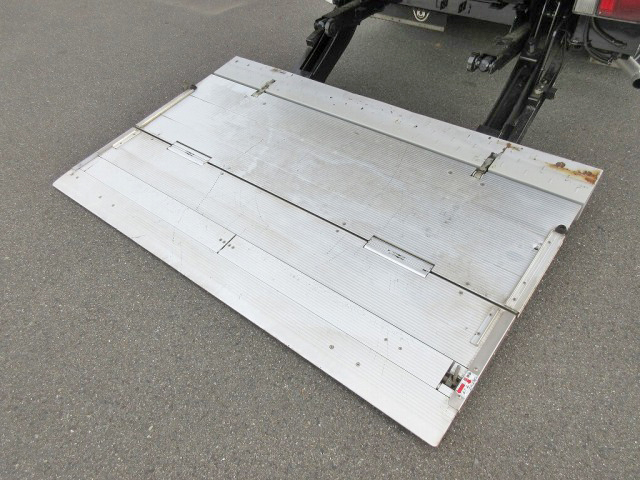 いすゞエルフアルミバン小型（2t・3t）[写真16]