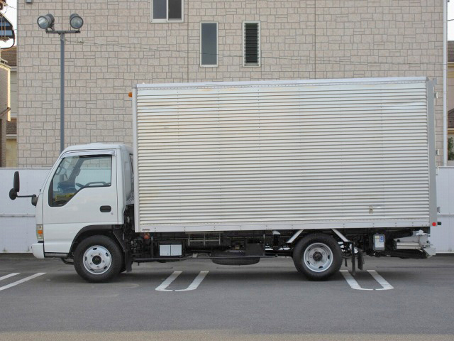 いすゞエルフアルミバン小型（2t・3t）[写真05]