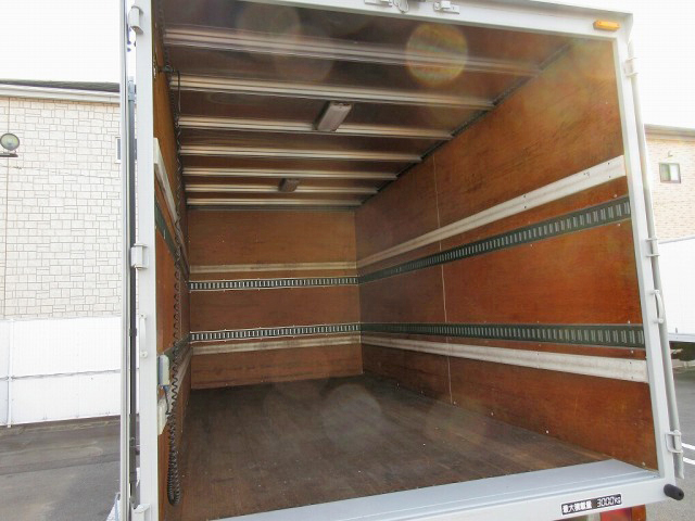 いすゞエルフアルミバン小型（2t・3t）[写真09]