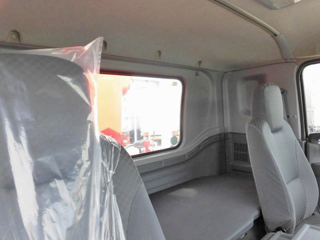 いすゞフォワードユニック4段中型（4t）[写真11]