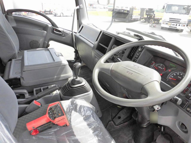 いすゞフォワードユニック4段中型（4t）[写真12]