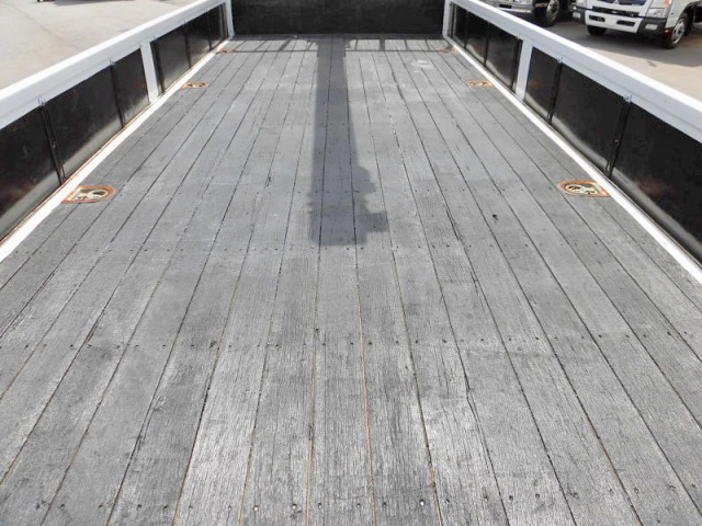 いすゞフォワードユニック4段中型（4t）[写真03]