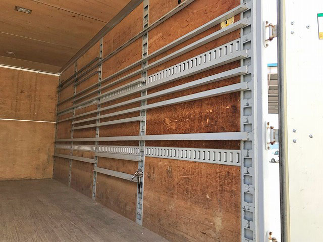 いすゞエルフアルミバン小型（2t・3t）[写真10]