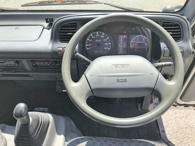 いすゞエルフアルミバン小型（2t・3t）[写真36]