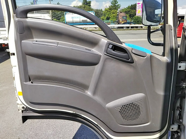 いすゞエルフアルミバン小型（2t・3t）[写真26]