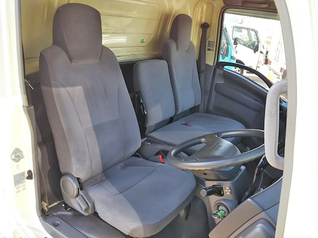 いすゞエルフアルミバン小型（2t・3t）[写真28]