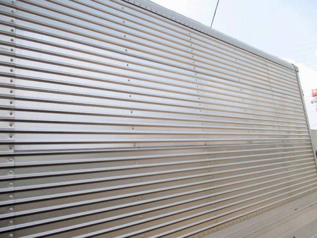 三菱ふそうキャンターアルミウイング小型（2t・3t）[写真10]