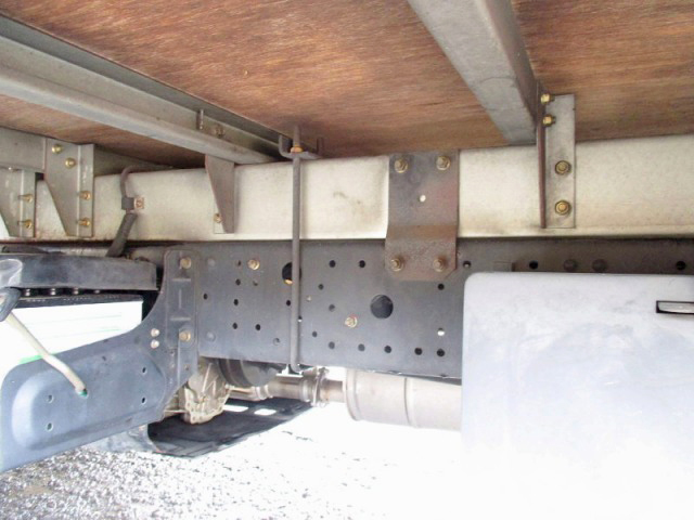 三菱ふそうキャンターアルミウイング小型（2t・3t）[写真12]