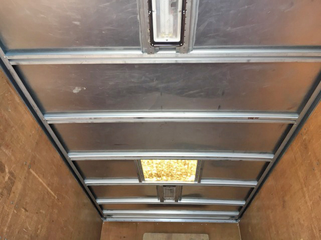 三菱ふそうキャンターアルミバン小型（2t・3t）[写真05]