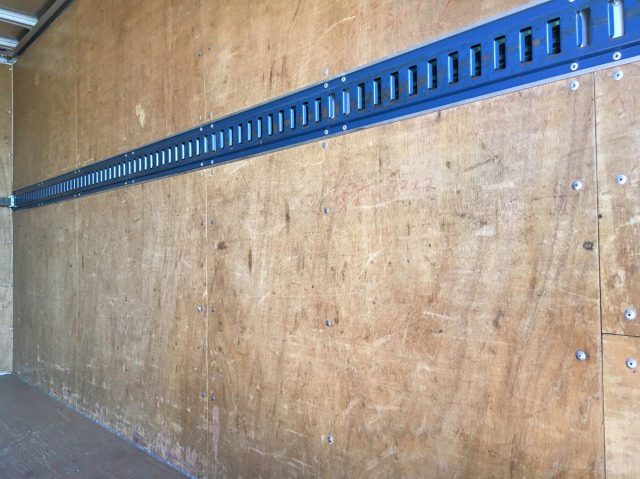 三菱ふそうキャンターアルミバン小型（2t・3t）[写真08]