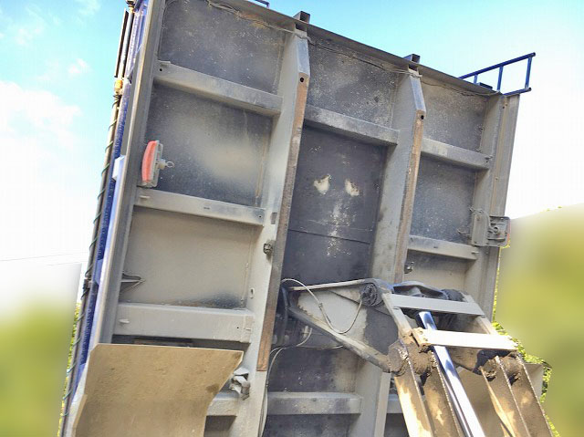 三菱ふそうスーパーグレートダンプ大型（10t）[写真13]