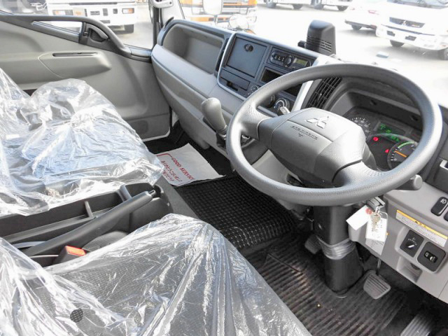 三菱ふそうキャンターアルミバン小型（2t・3t）[写真10]