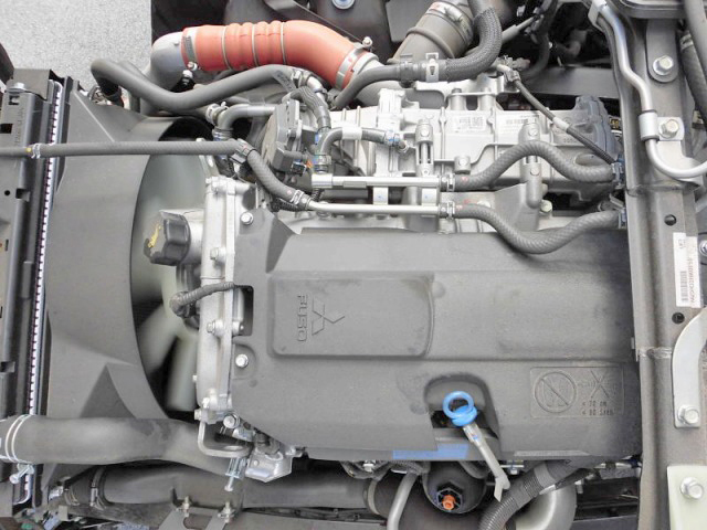 三菱ふそうキャンターアルミバン小型（2t・3t）[写真08]