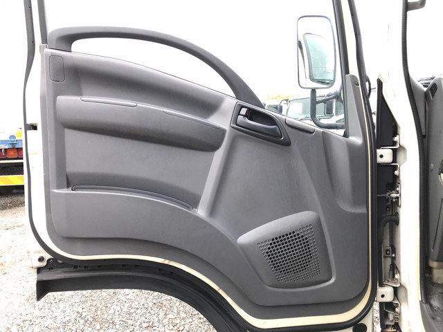 いすゞエルフアルミバン小型（2t・3t）[写真26]