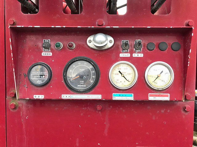 いすゞフォワード汚泥吸引車中型（4t）[写真23]