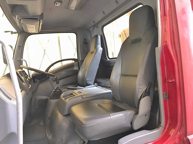 いすゞフォワード汚泥吸引車中型（4t）[写真33]