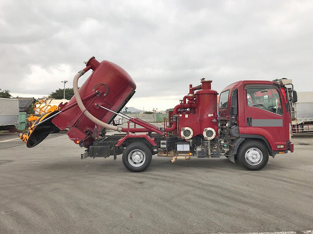 いすゞフォワード汚泥吸引車中型（4t）[写真07]