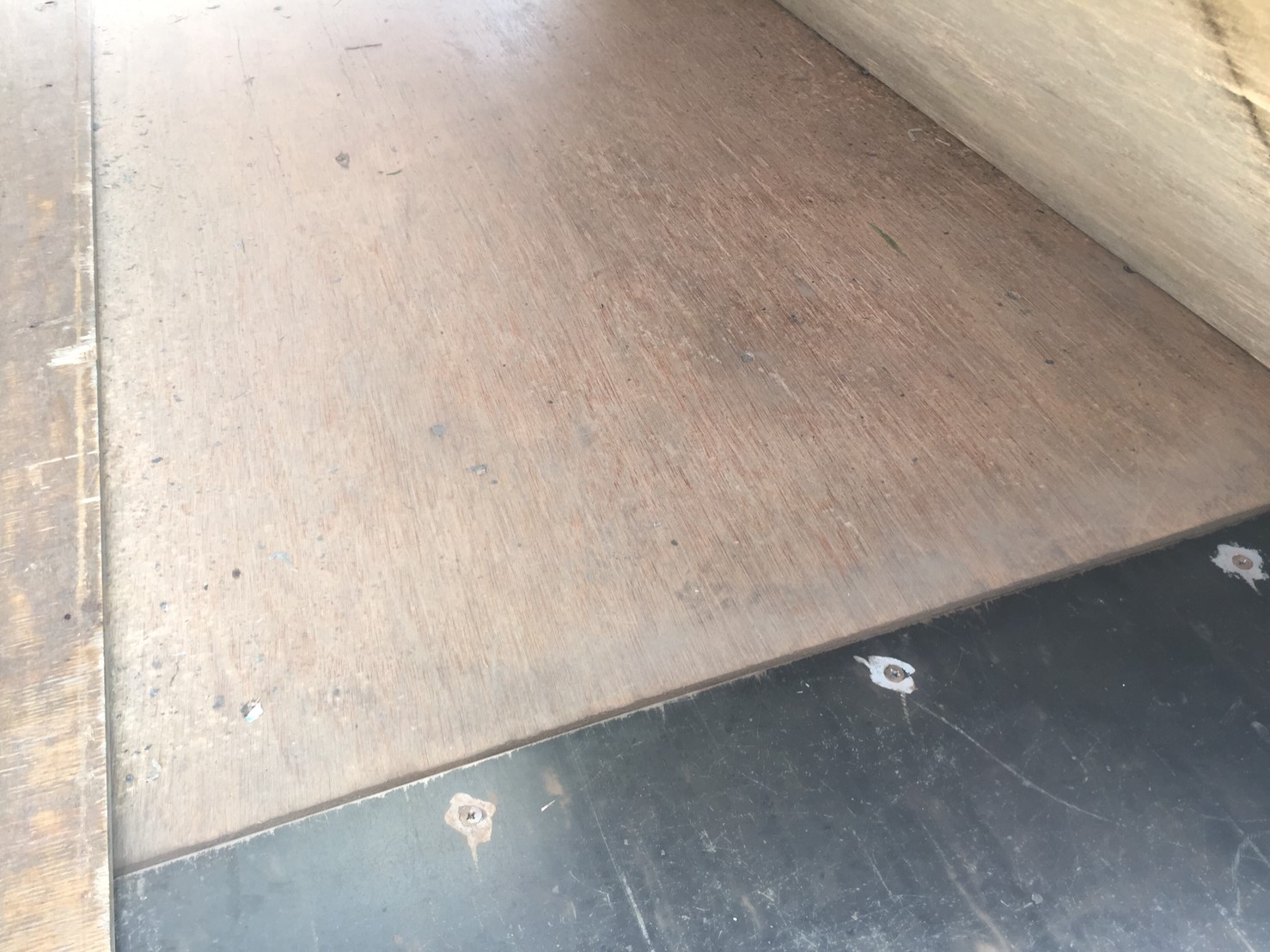 三菱ふそうキャンターアルミバン小型（2t・3t）[写真12]