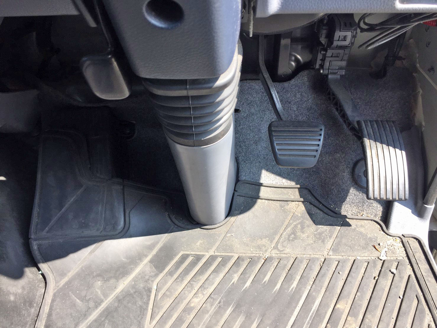 三菱ふそうキャンターアルミバン小型（2t・3t）[写真27]